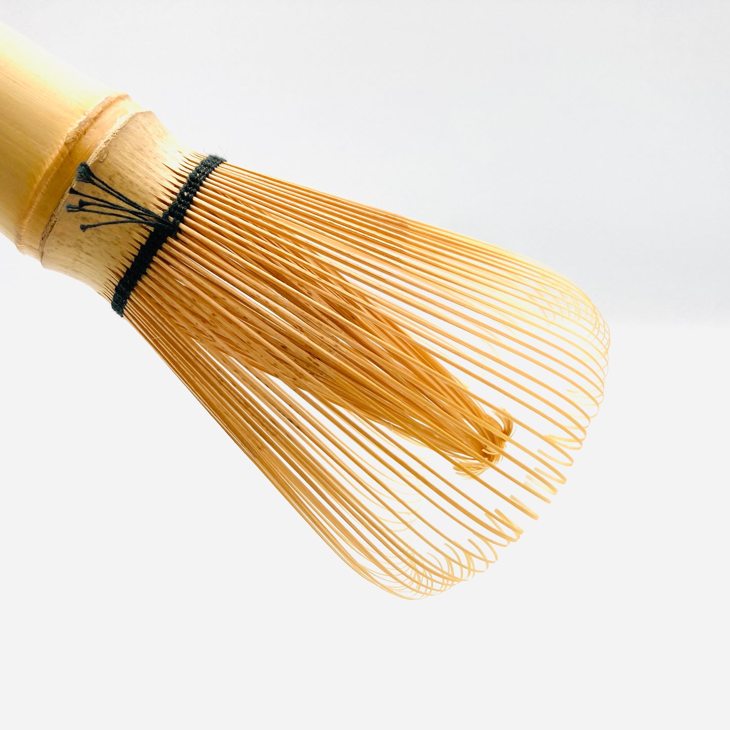 Chasen, japanischer Matchabesen / weißer Bambus / MOKKOU